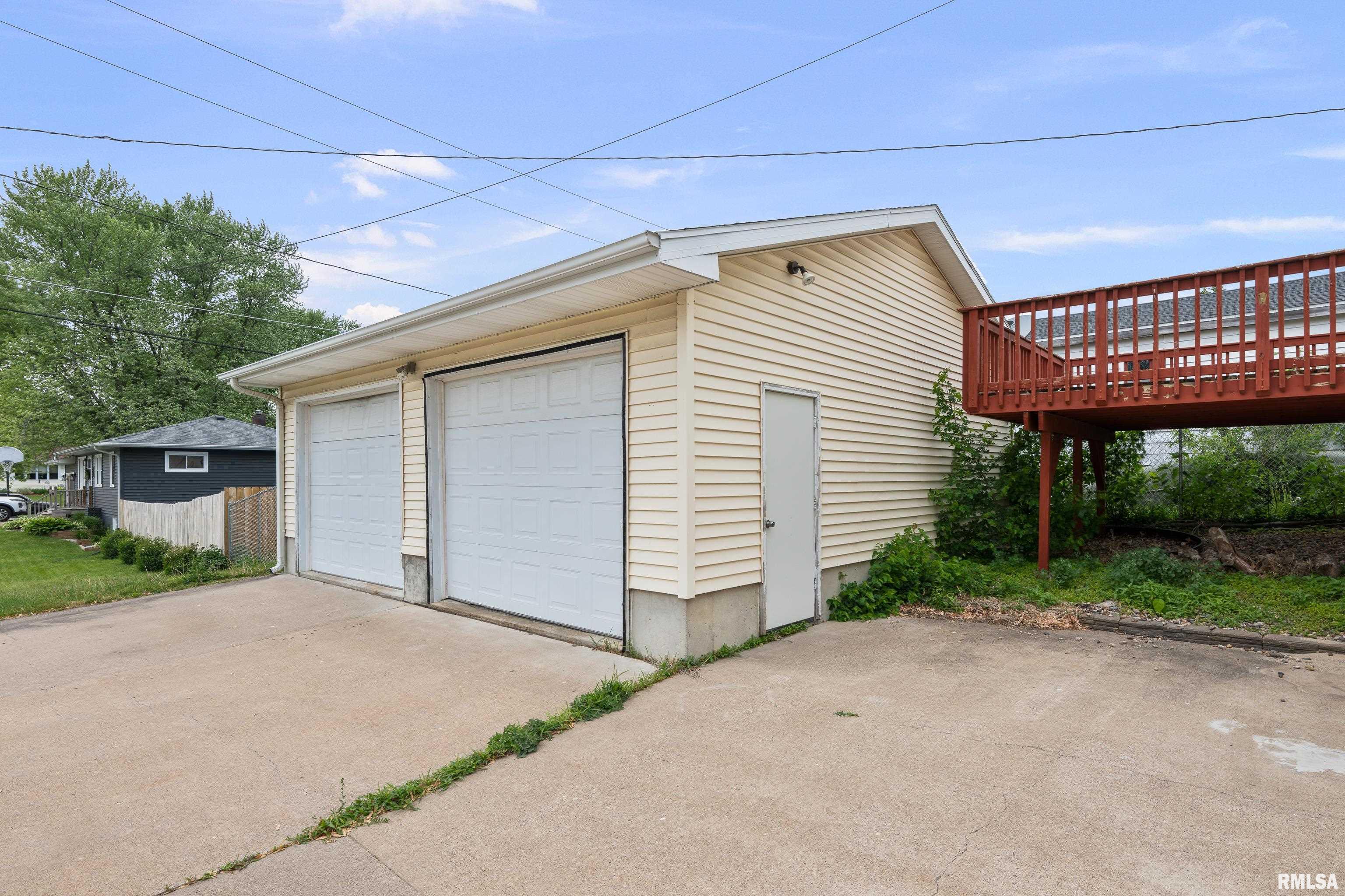 1206 10th Avenue North, Clinton, Iowa image 3