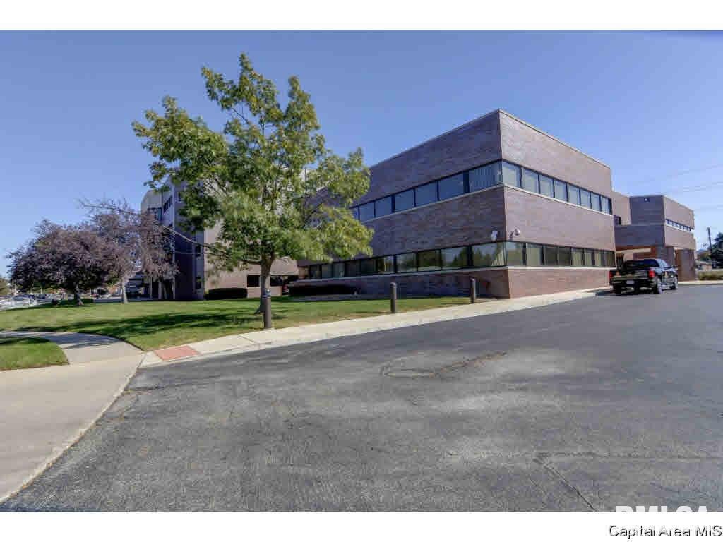 Photo 1 of 26 — 2451 W MONROE Street B, Springfield, IL 62704