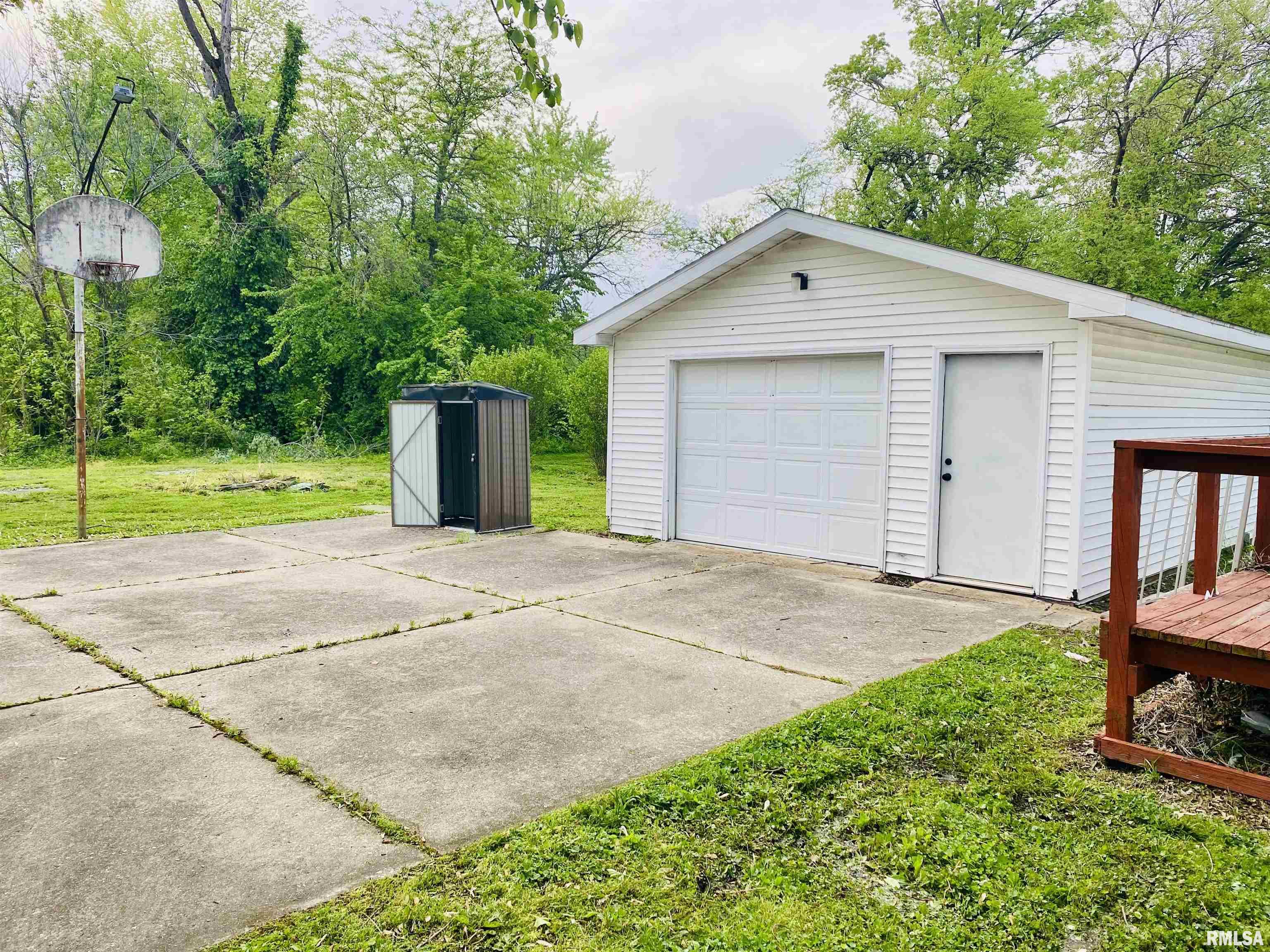 605 N Cedar Street, Sandoval, Illinois image 3