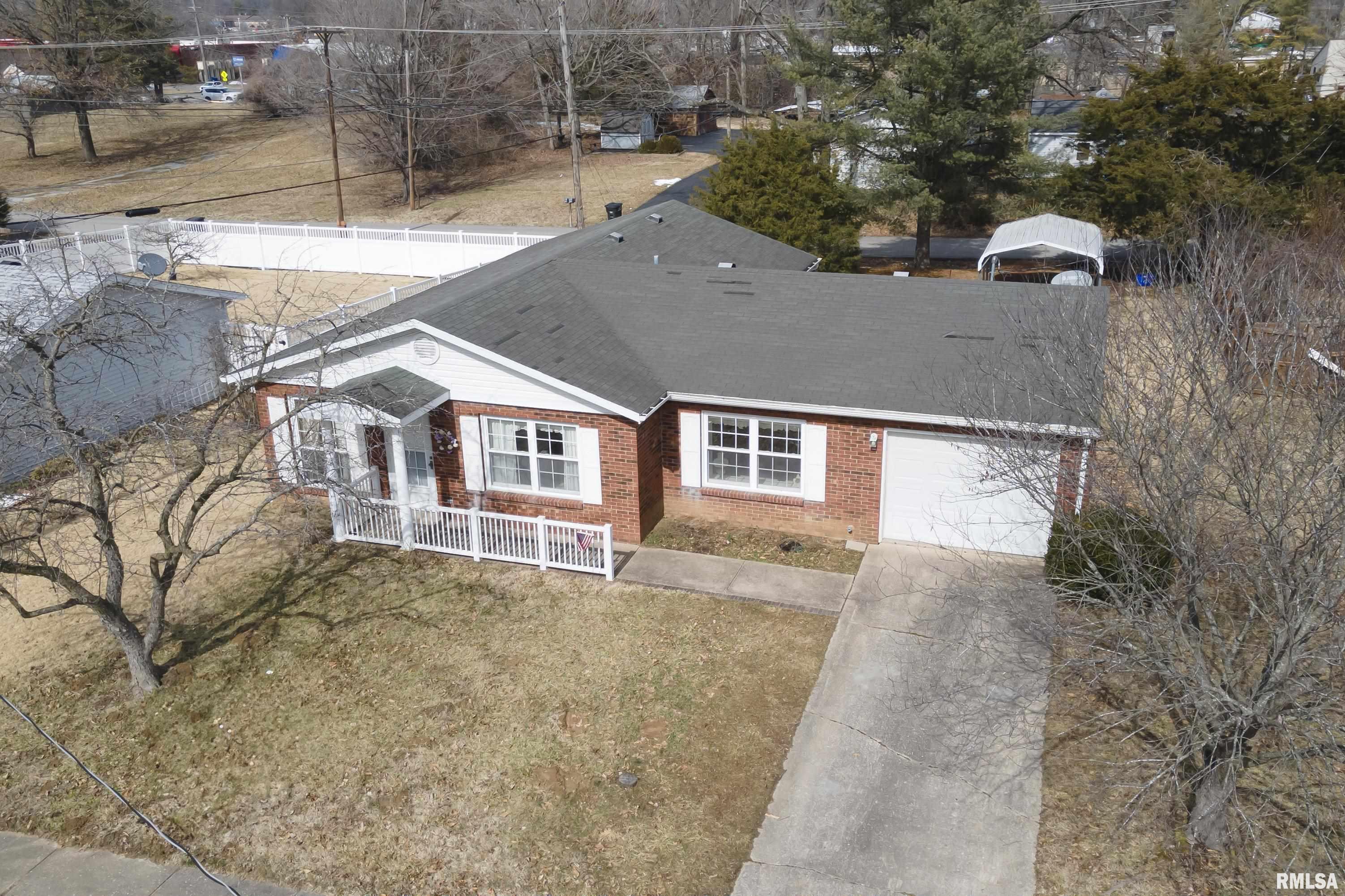 1806 W Sunset Drive, Carbondale, Illinois image 2