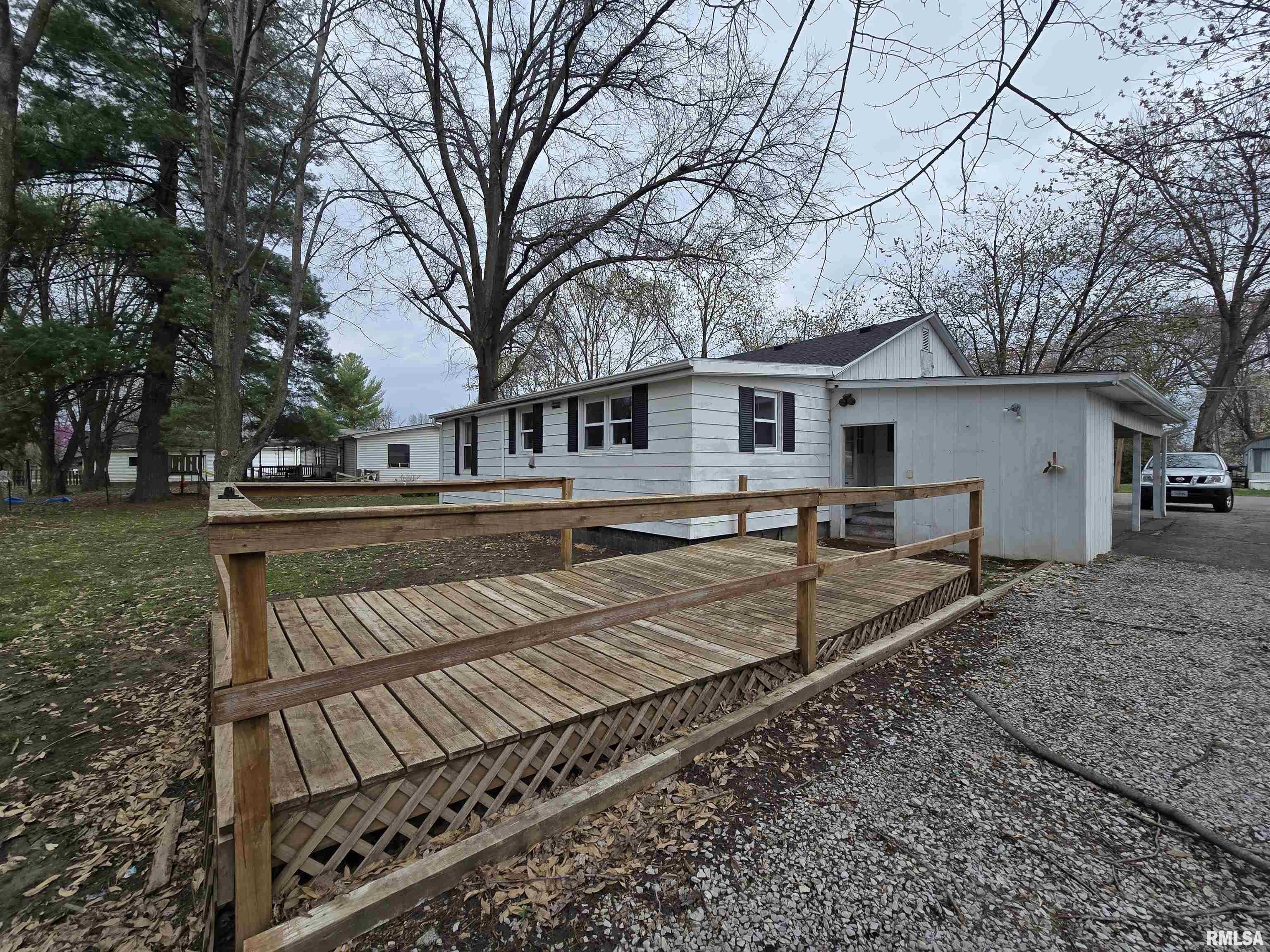 1121 SW 6th Street, Fairfield, Illinois image 3