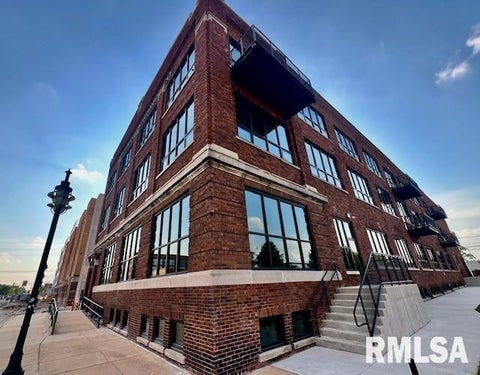 Apartment For Rent - 1001 SW Adams Street #105<br/> Peoria County, Peoria, IL 61602