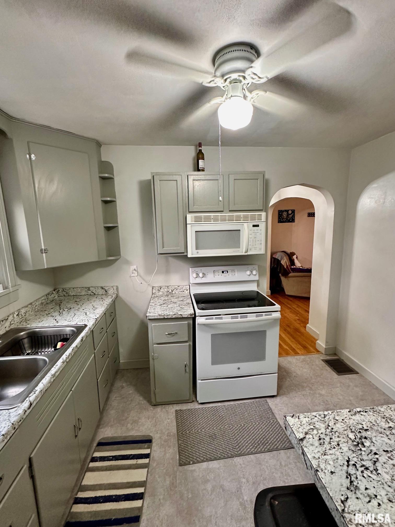 408 N Laurel Drive, Jacksonville, Illinois image 9