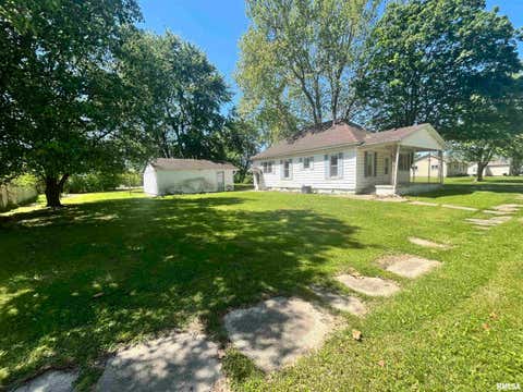 Homes For Sale - 102 Sycamore Street<br/> Sangamon County, Thayer, IL 62689