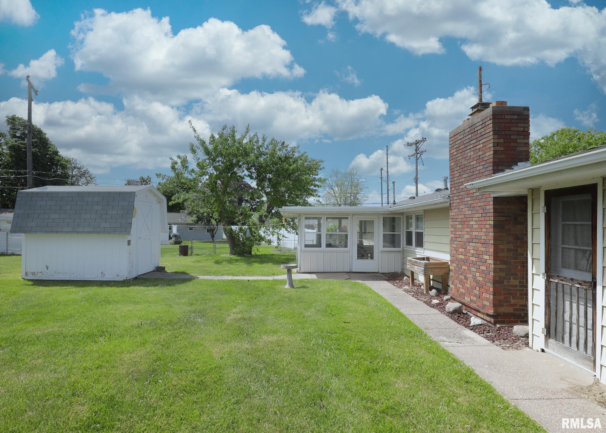 2218 9th Street, Silvis, Illinois image 3