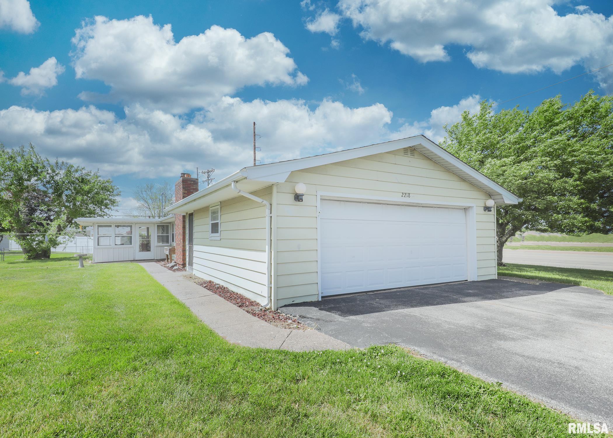 2218 9th Street, Silvis, Illinois image 2