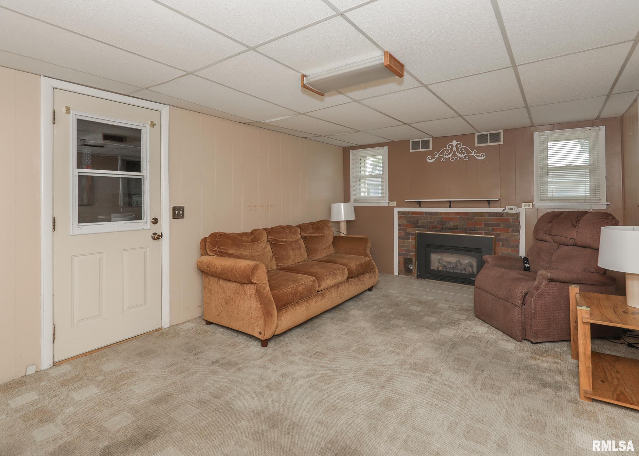 2218 9th Street, Silvis, Illinois image 6