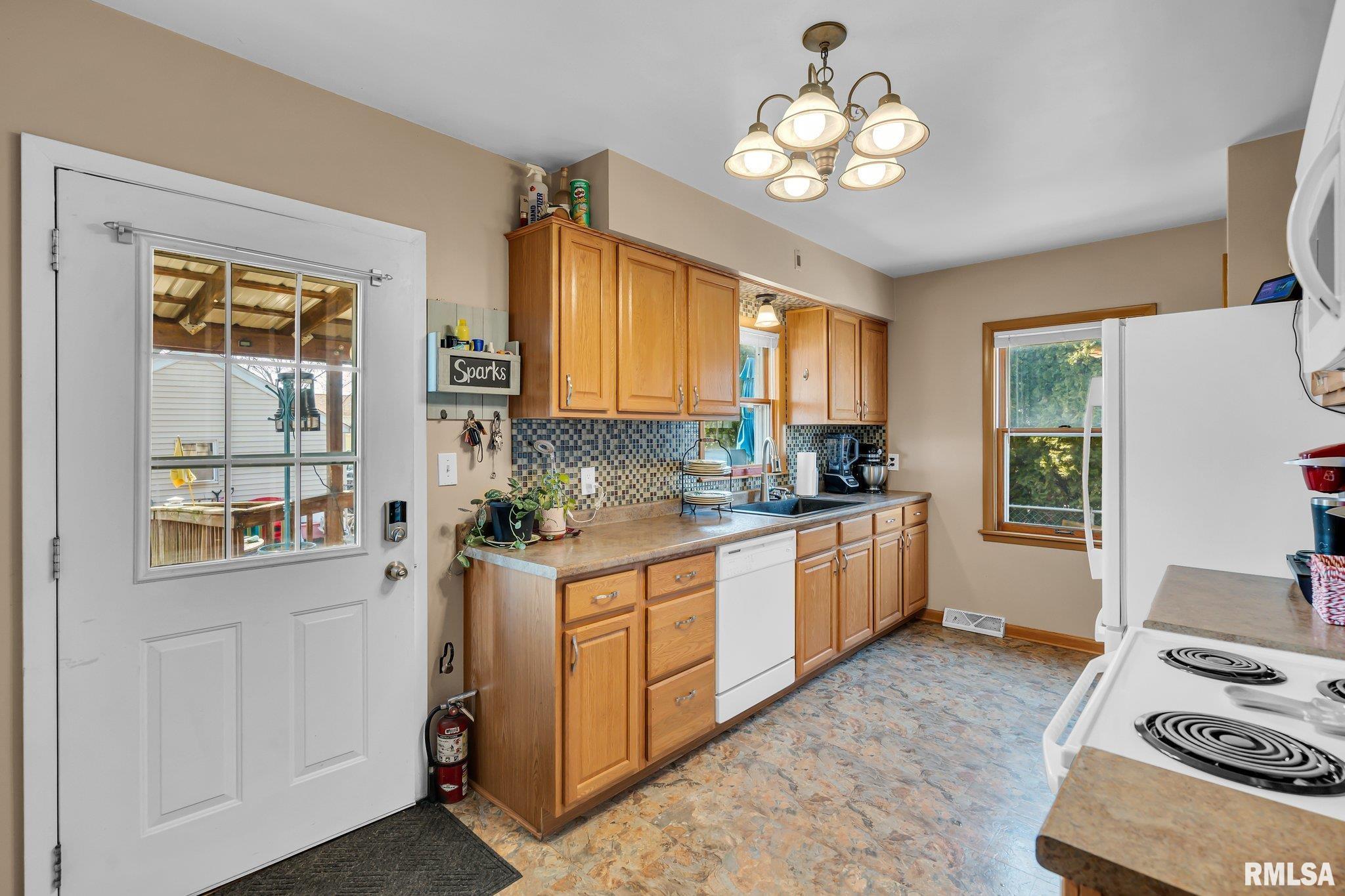 1519 W Columbia Avenue, Davenport, Iowa image 6