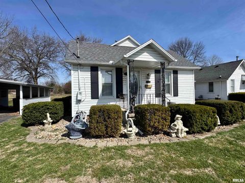 Homes For Sale - 1026 E Oak Street<br/> Macomb, IL 61455