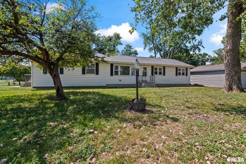 Homes For Sale - 2 Royal Drive<br/> Sherman, IL 62684