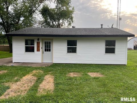 Homes For Sale - 207 Brenda Lane<br/> Macoupin County, Girard, IL 62640