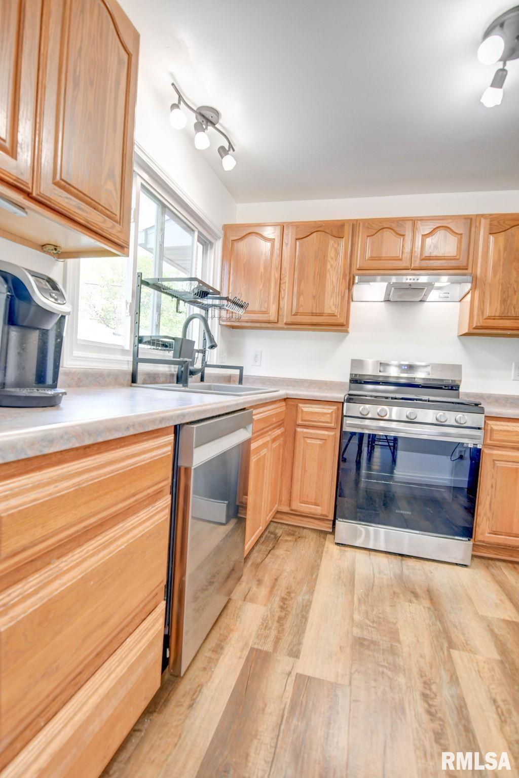 312 Carrie Lane, Chatham, Illinois image 13