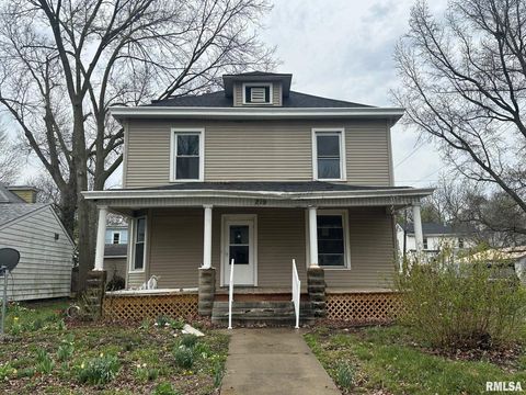 Homes For Sale - 219 S Prairie Street<br/> Jacksonville, IL 62650