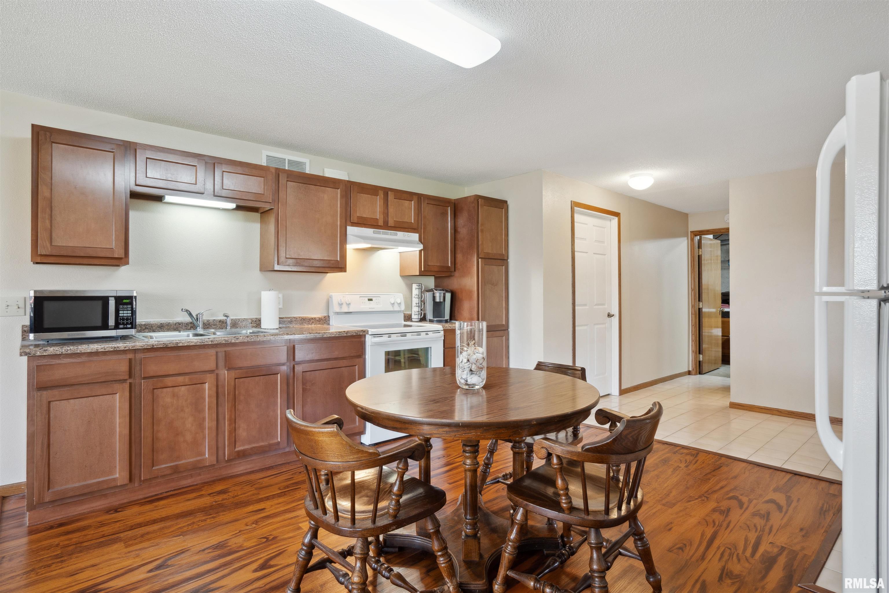 680 Marion Road North, Central City, Iowa image 36