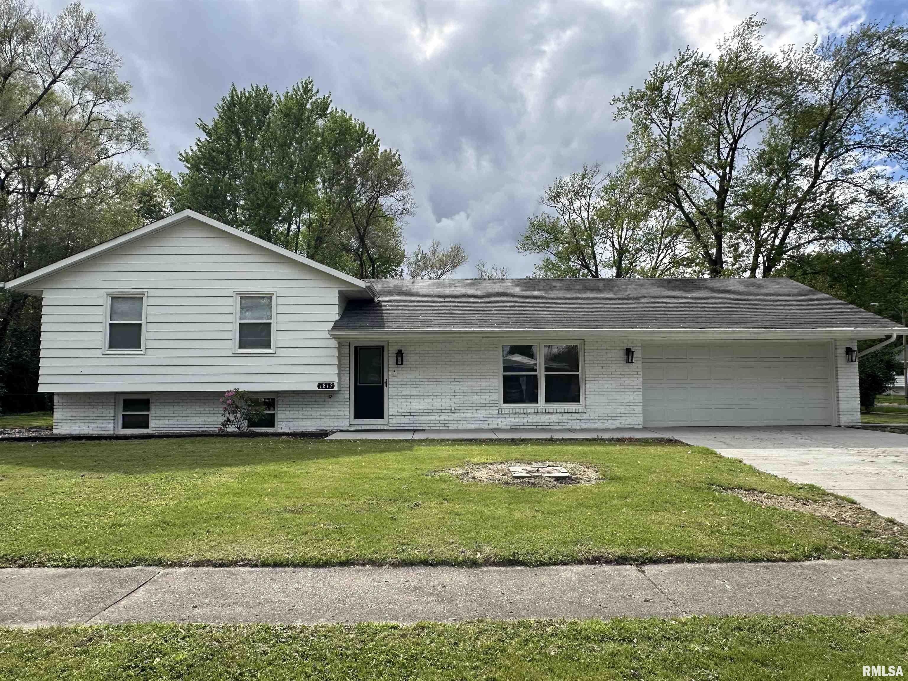 1815 Stonehenge Road, Springfield, Illinois image 2