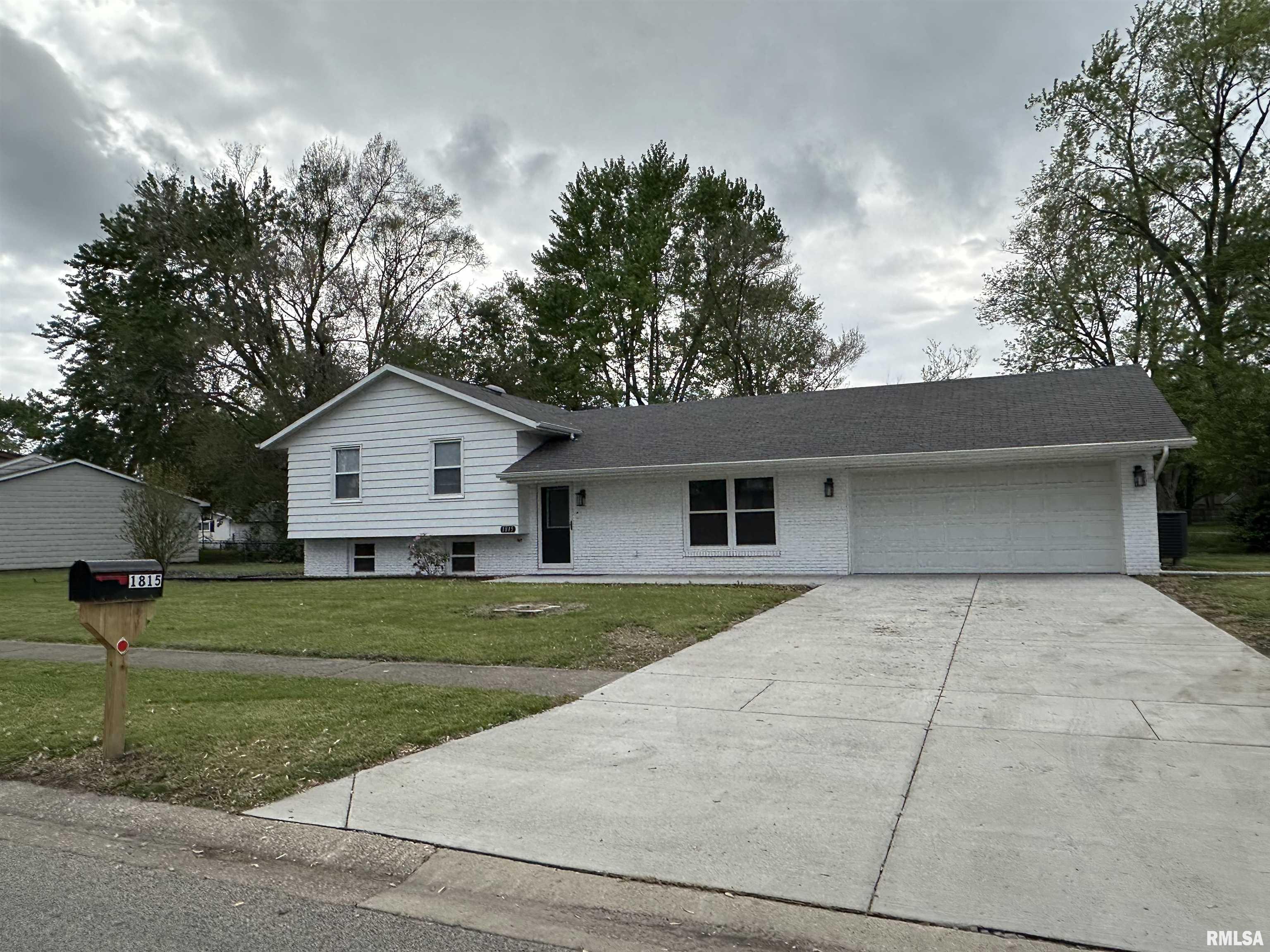 1815 Stonehenge Road, Springfield, Illinois image 1