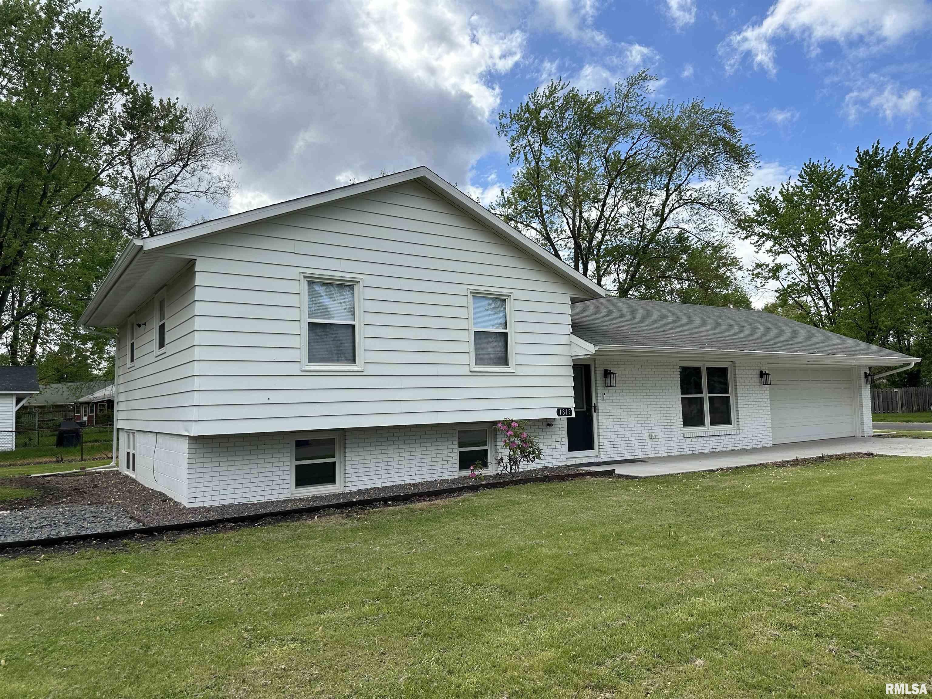 1815 Stonehenge Road, Springfield, Illinois image 3