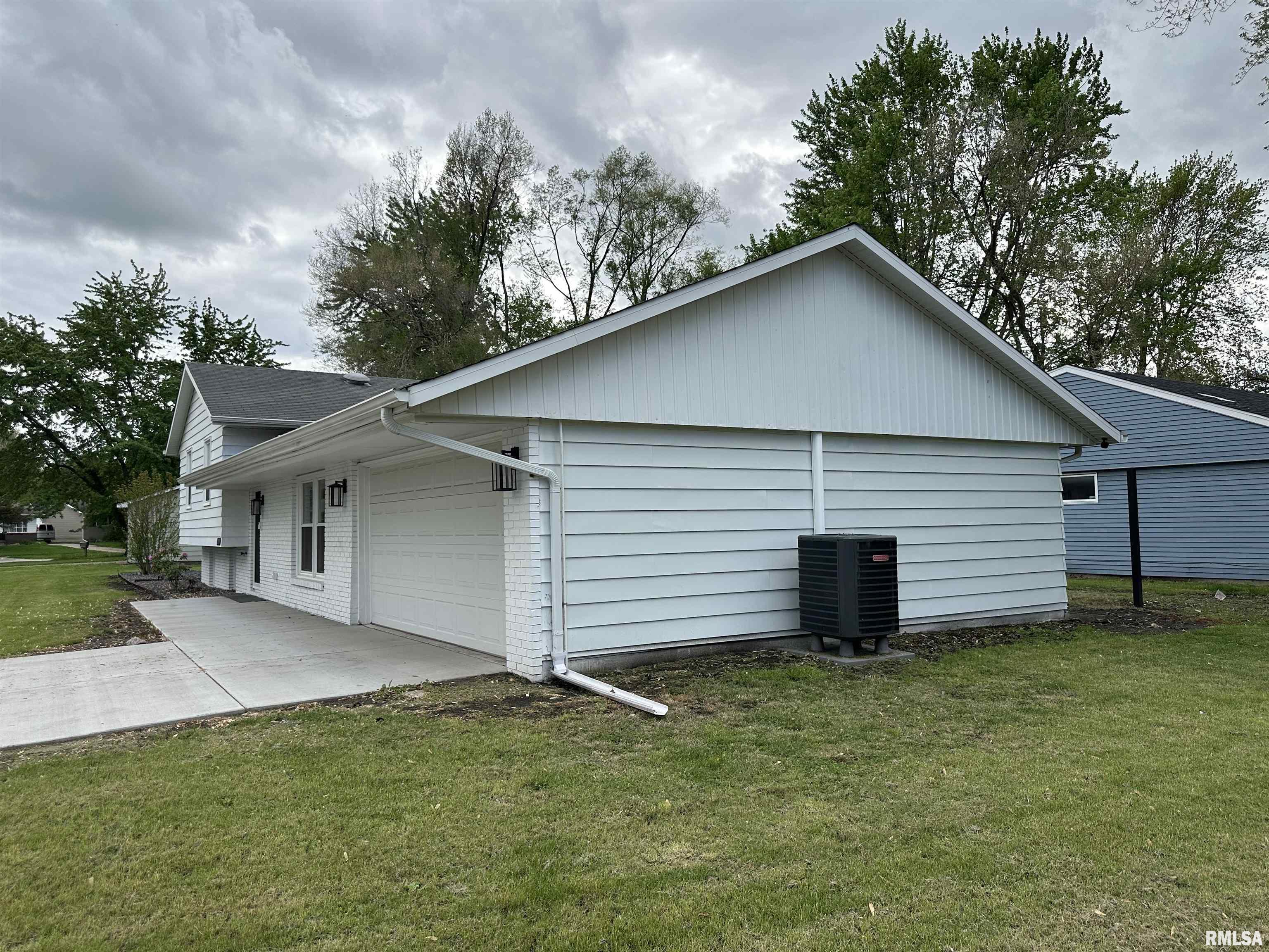 1815 Stonehenge Road, Springfield, Illinois image 4