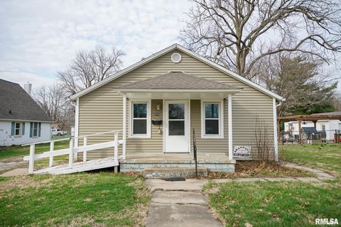 Homes For Sale - 265 E Central Street<br/> Farmington, IL 61531