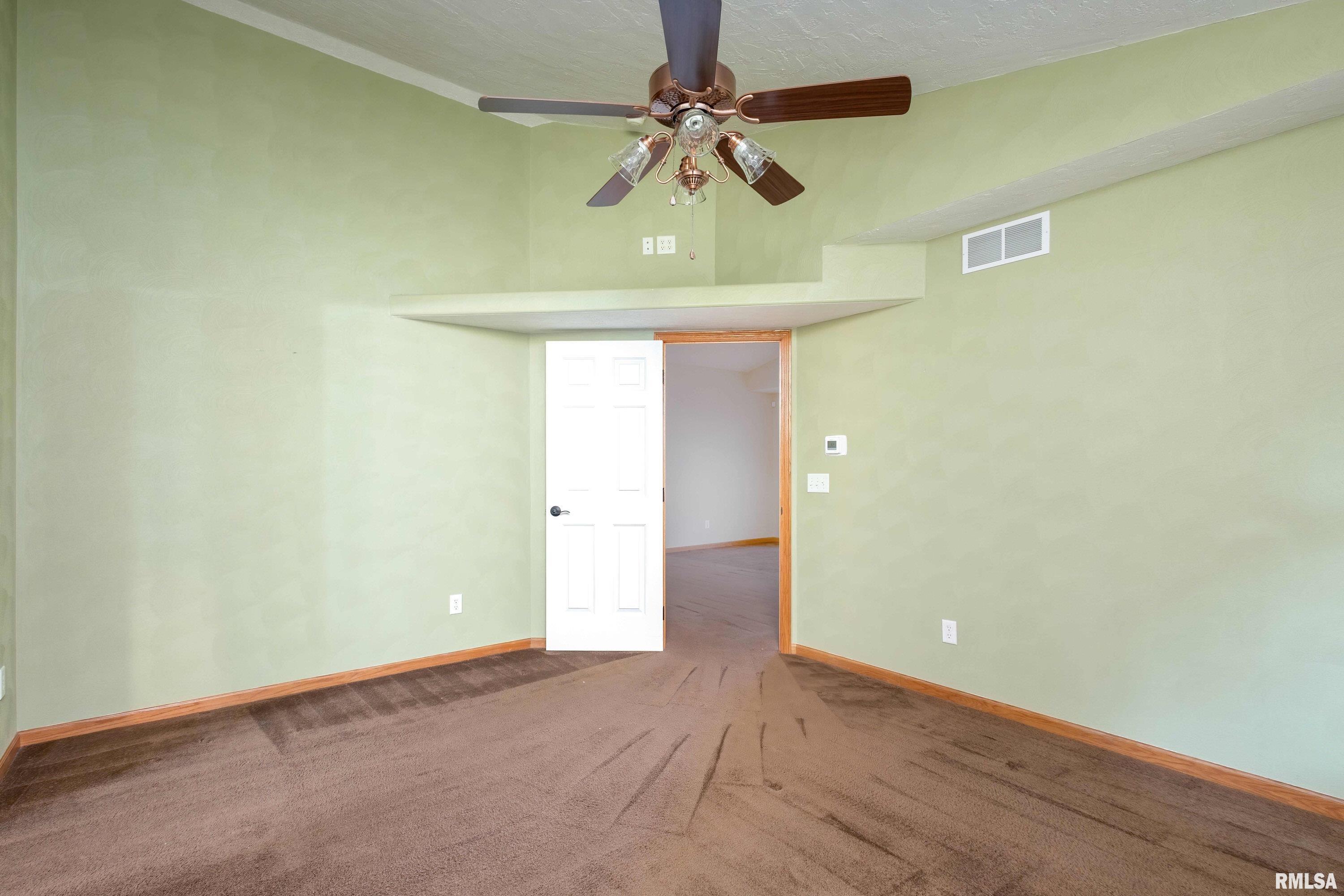 5128 Red Fox Road, Bettendorf, Iowa image 12