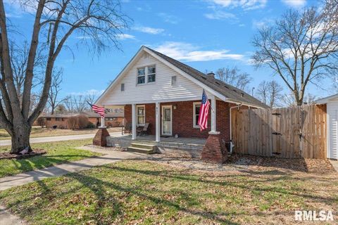 Homes For Sale - 901 N 6th Street<br/> Riverton, IL 62561