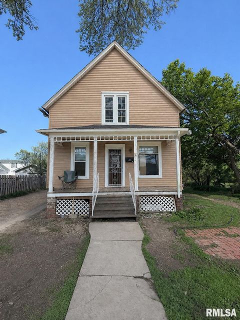 Photo of 1057 S PEARL Street, Galesburg, IL 61401 (MLS # CA1043371)