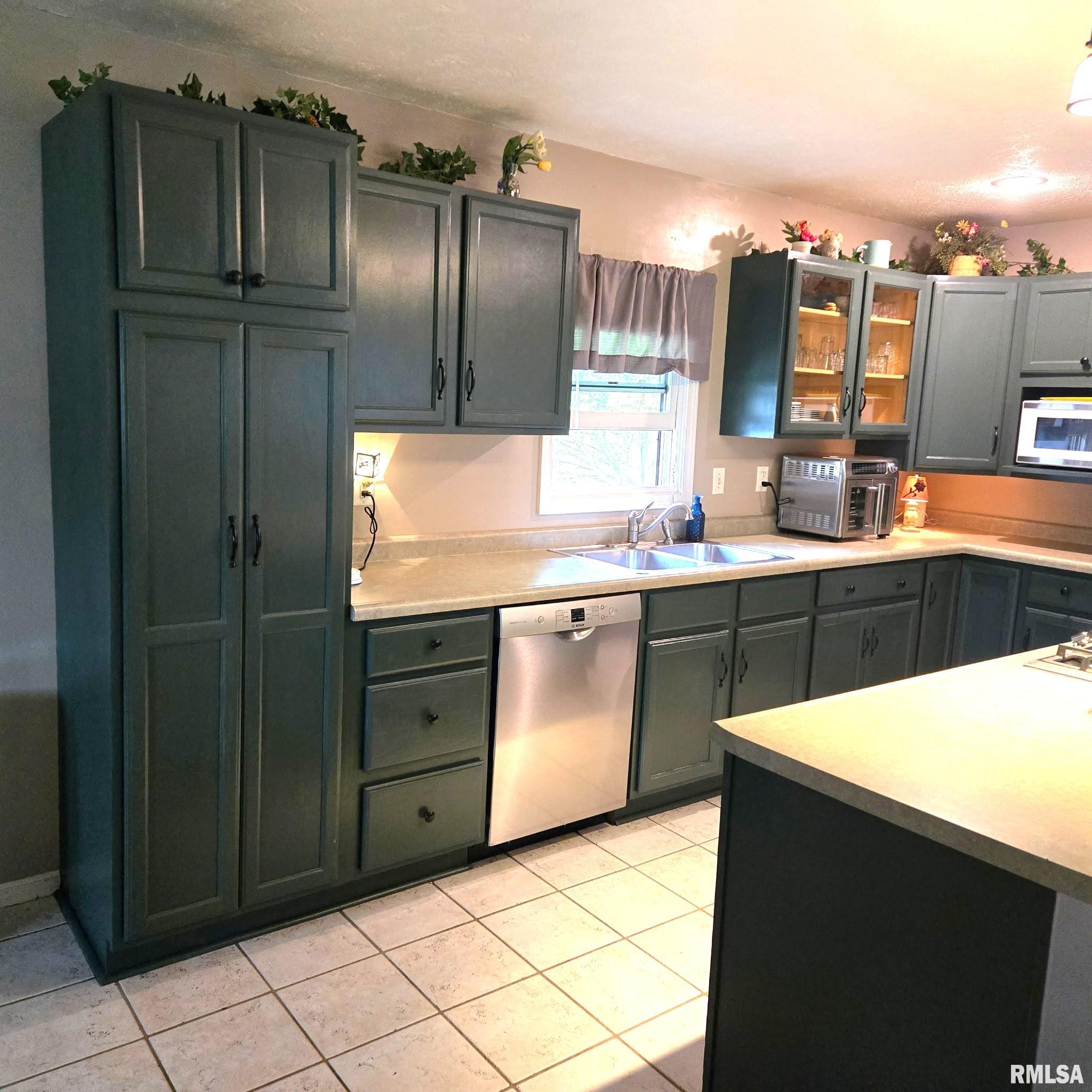 3400 Ginger Creek Drive, Springfield, Illinois image 10