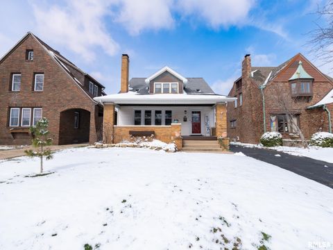 Homes For Sale - 513 W Melbourne Avenue<br/> Peoria, IL 61604