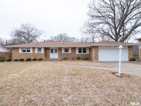 Homes For Sale - 1903 Saint Clair Drive<br/> Pekin, IL 61554