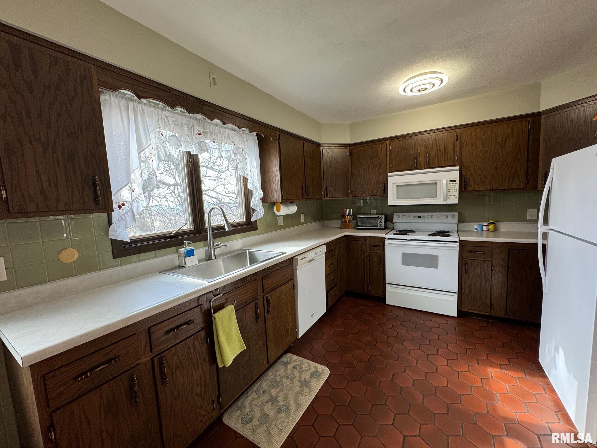 3388 37th Avenue #3, Moline, Illinois image 5
