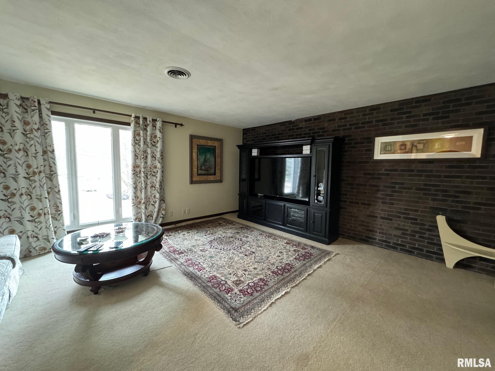 3388 37th Avenue #3, Moline, Illinois image 2