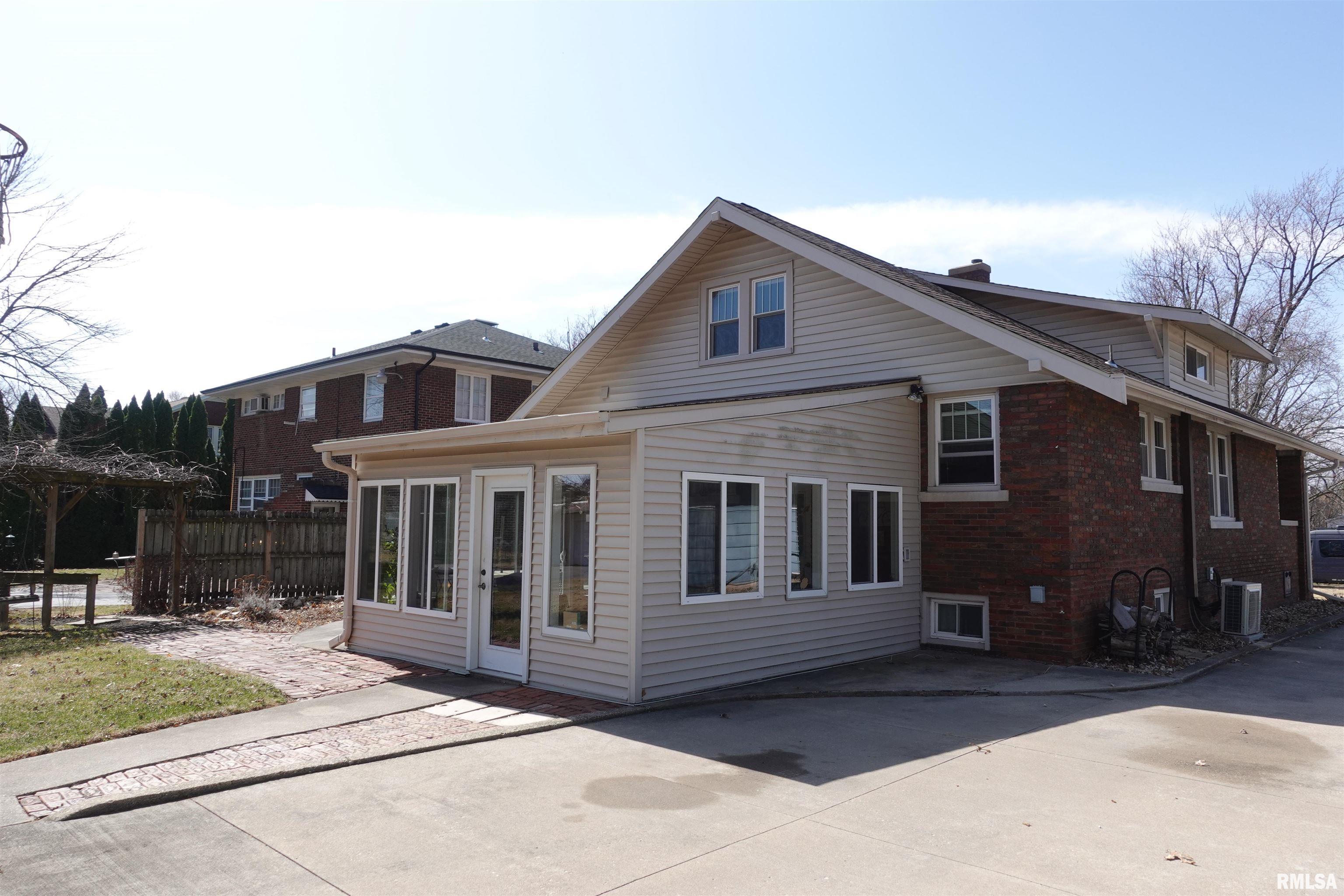 1275 N Prairie Street, Galesburg, Illinois image 4