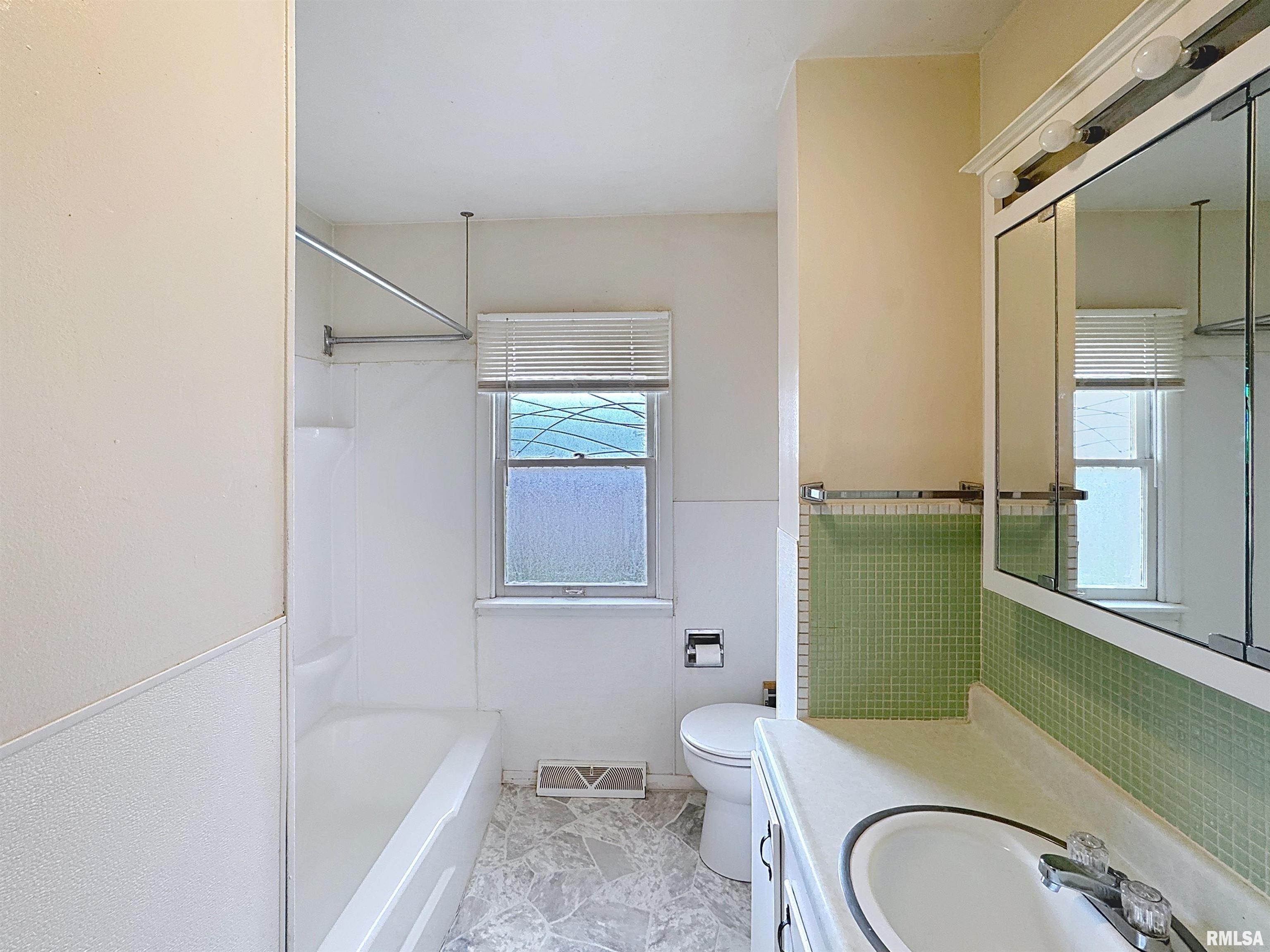 3924 6th Street, Rock Island, Illinois image 11