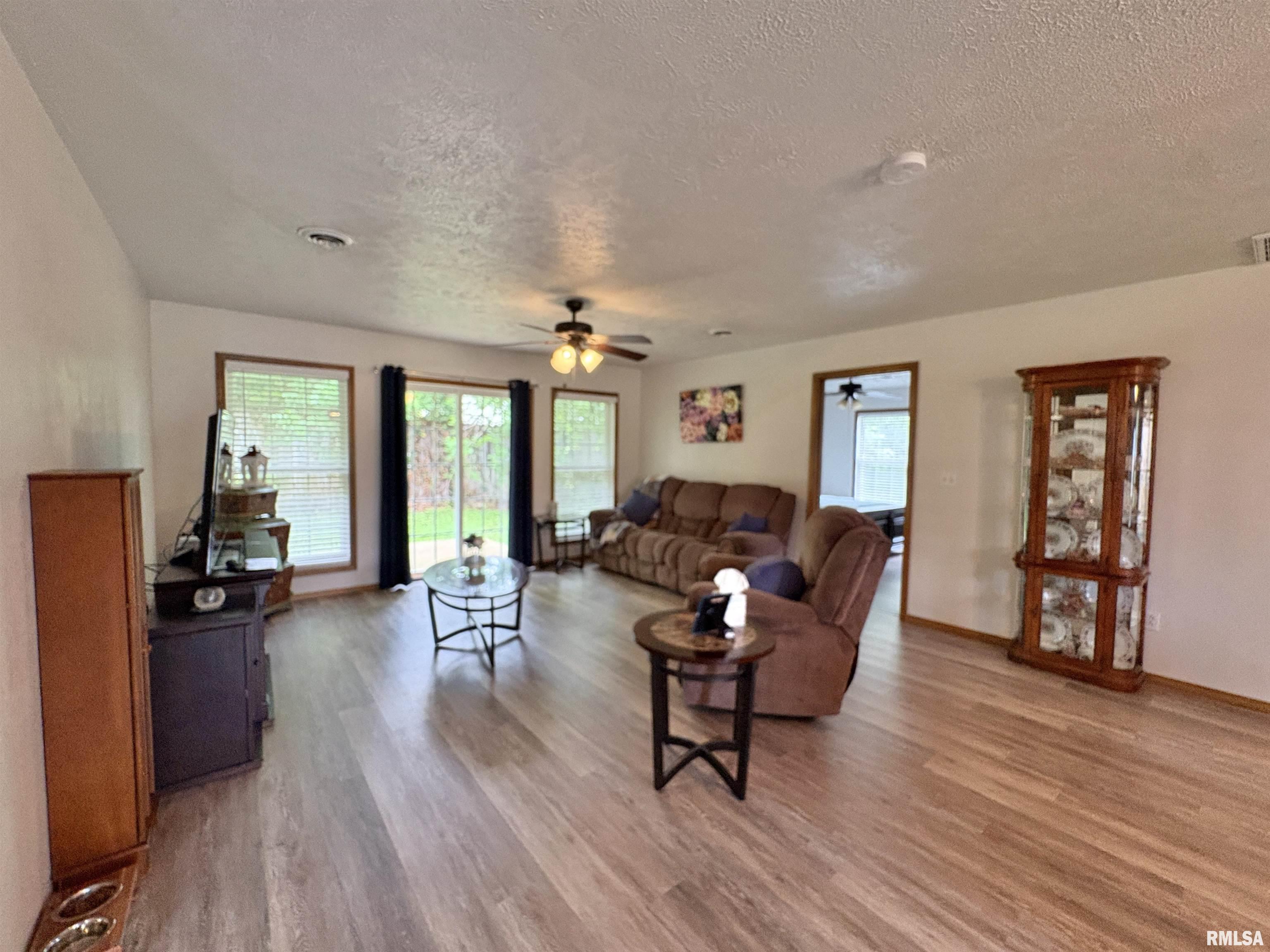 112 Townhouse Drive, Carterville, Illinois image 6