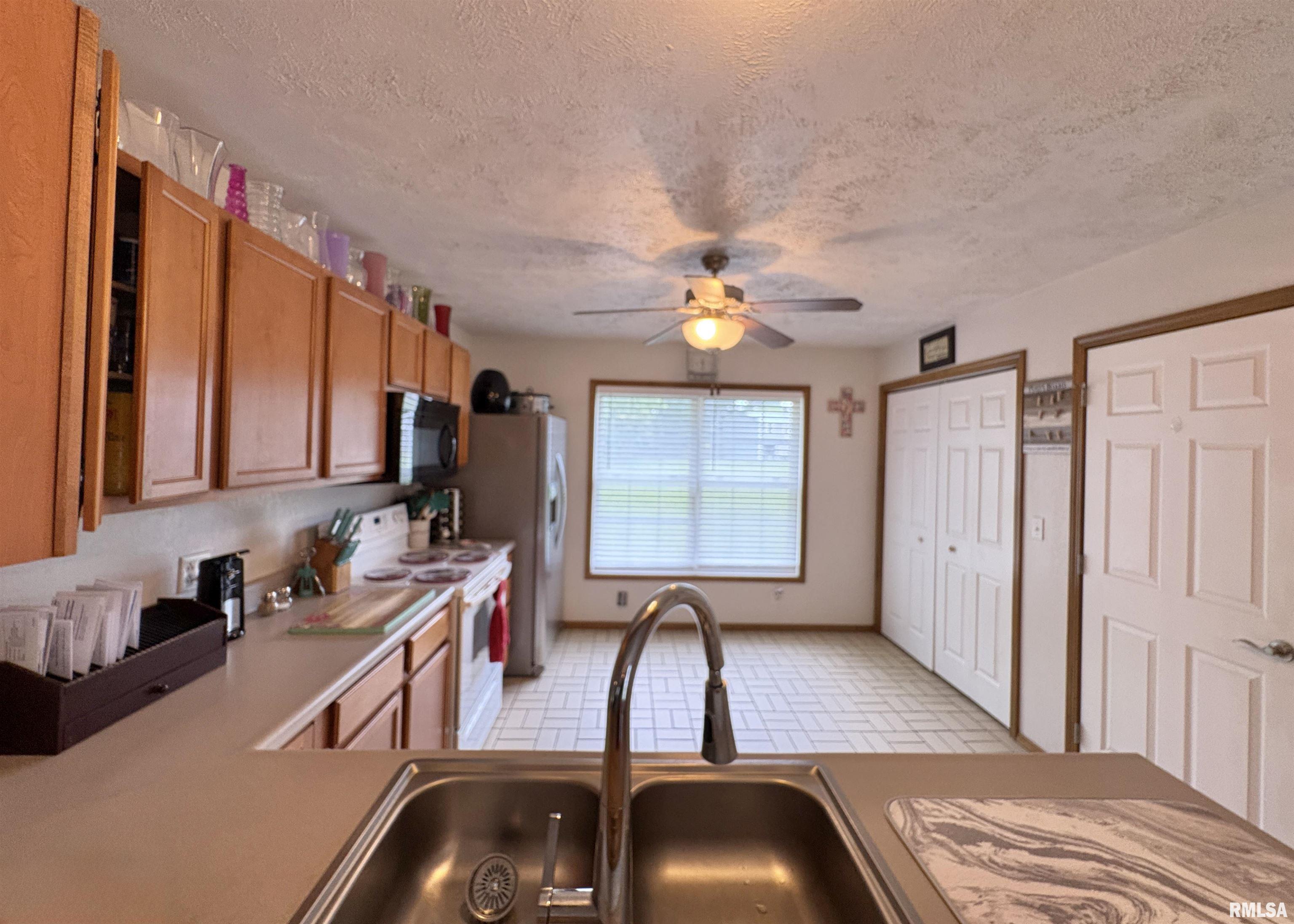 112 Townhouse Drive, Carterville, Illinois image 7