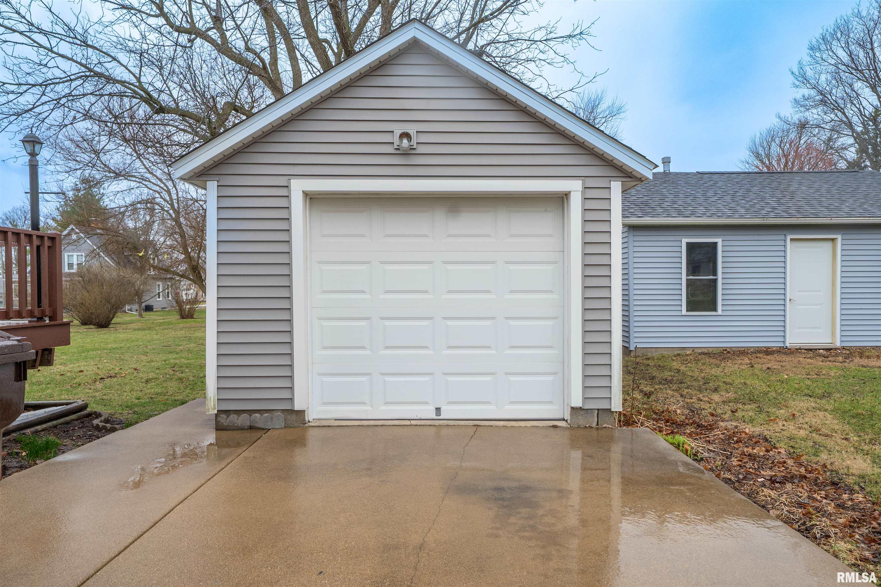 215 S Menard Street, Metamora, Illinois image 41