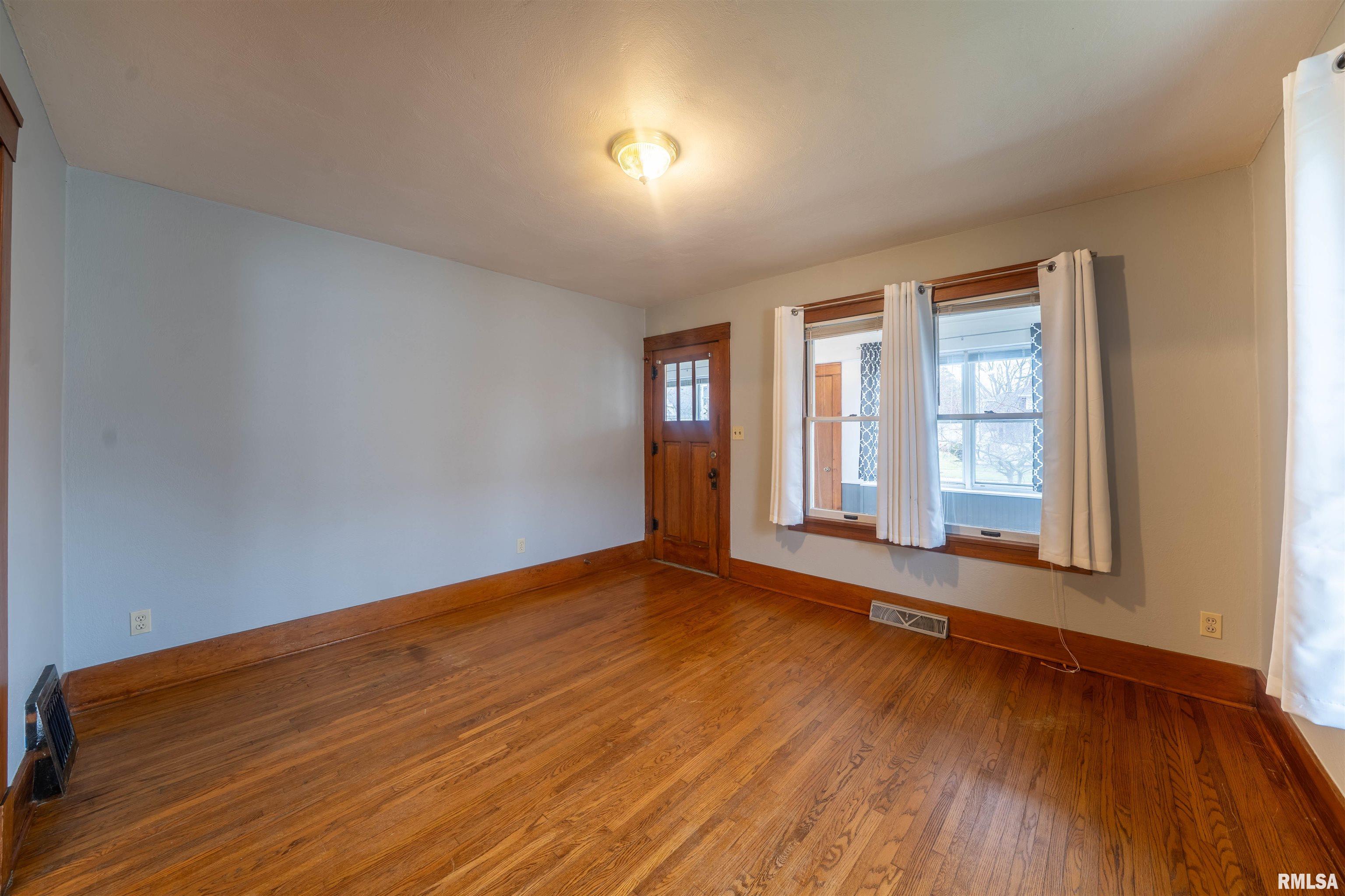 215 S Menard Street, Metamora, Illinois image 10