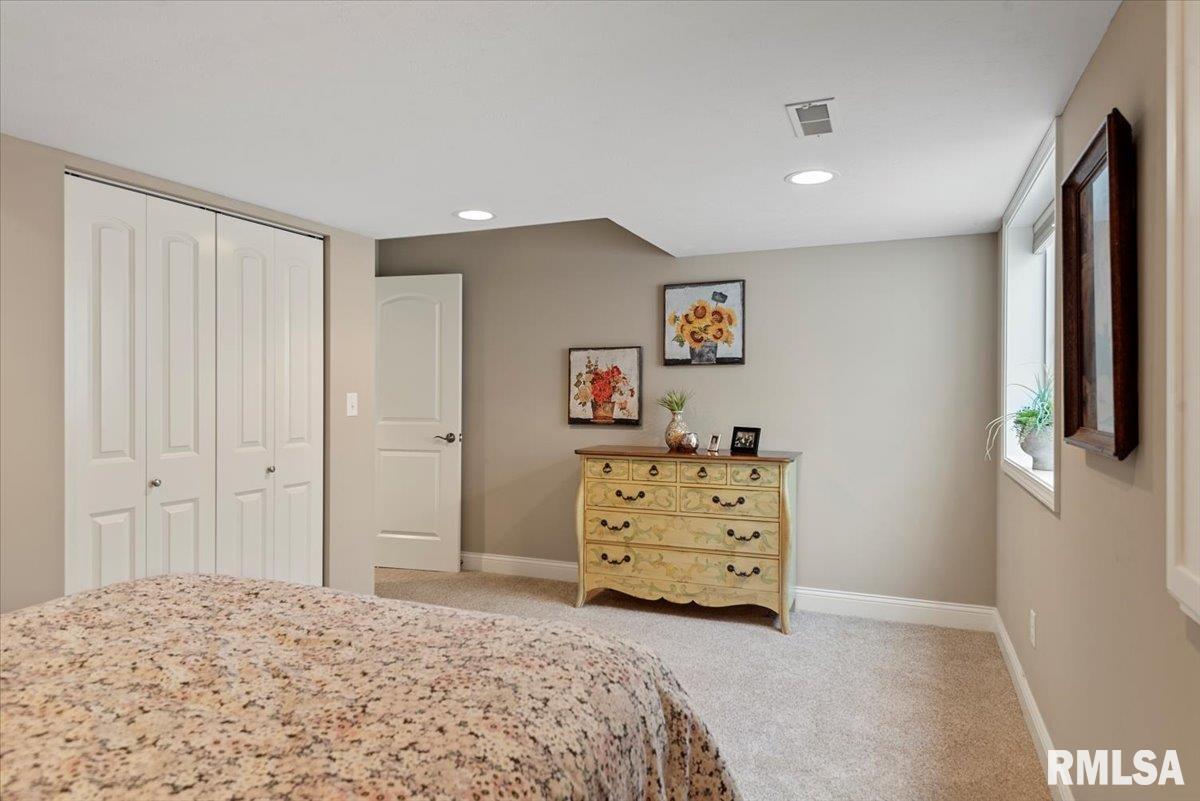4806 Chestnut Drive, Springfield, Illinois image 32