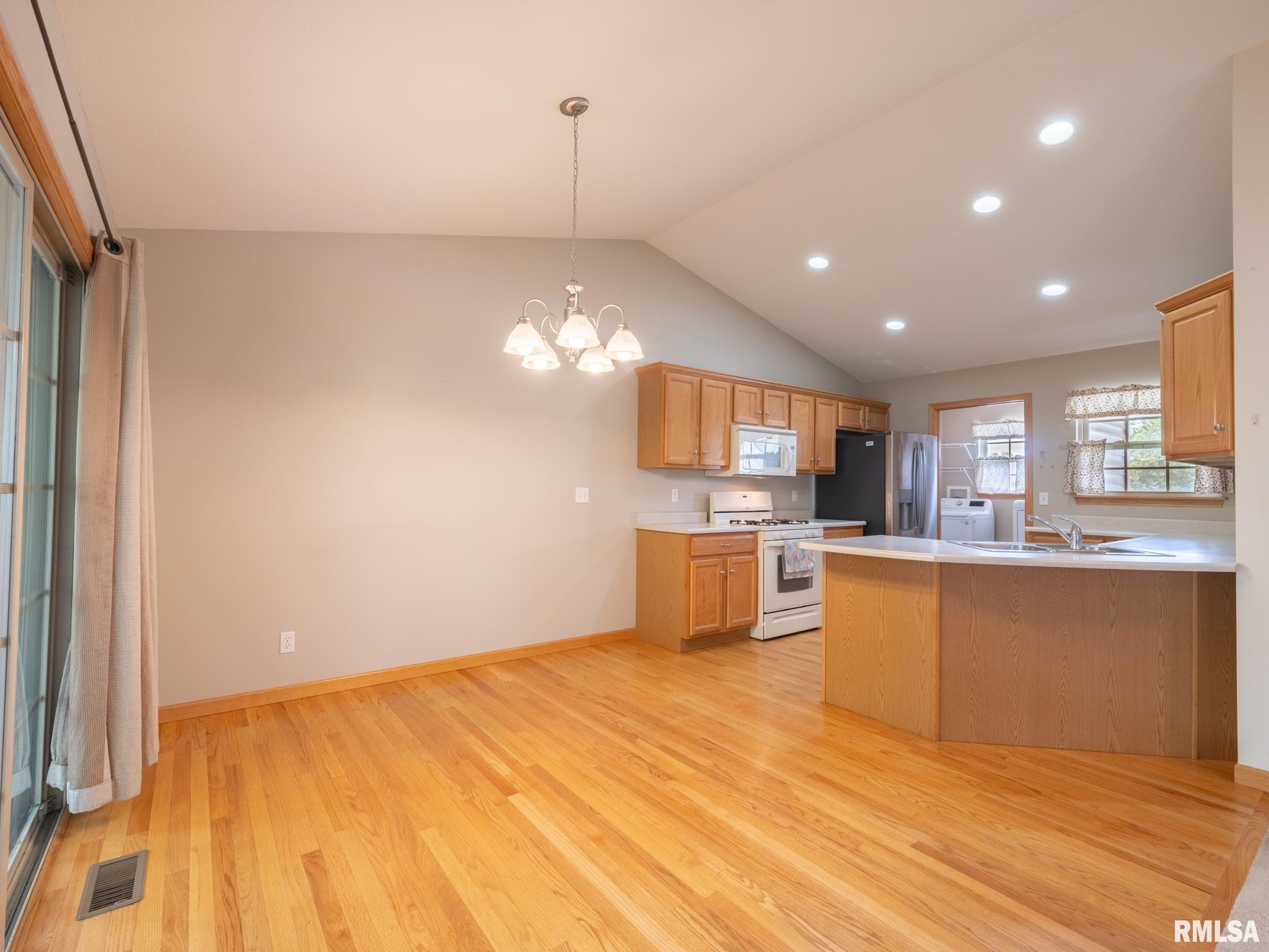 1204 Harbor Way, Chillicothe, Illinois image 16