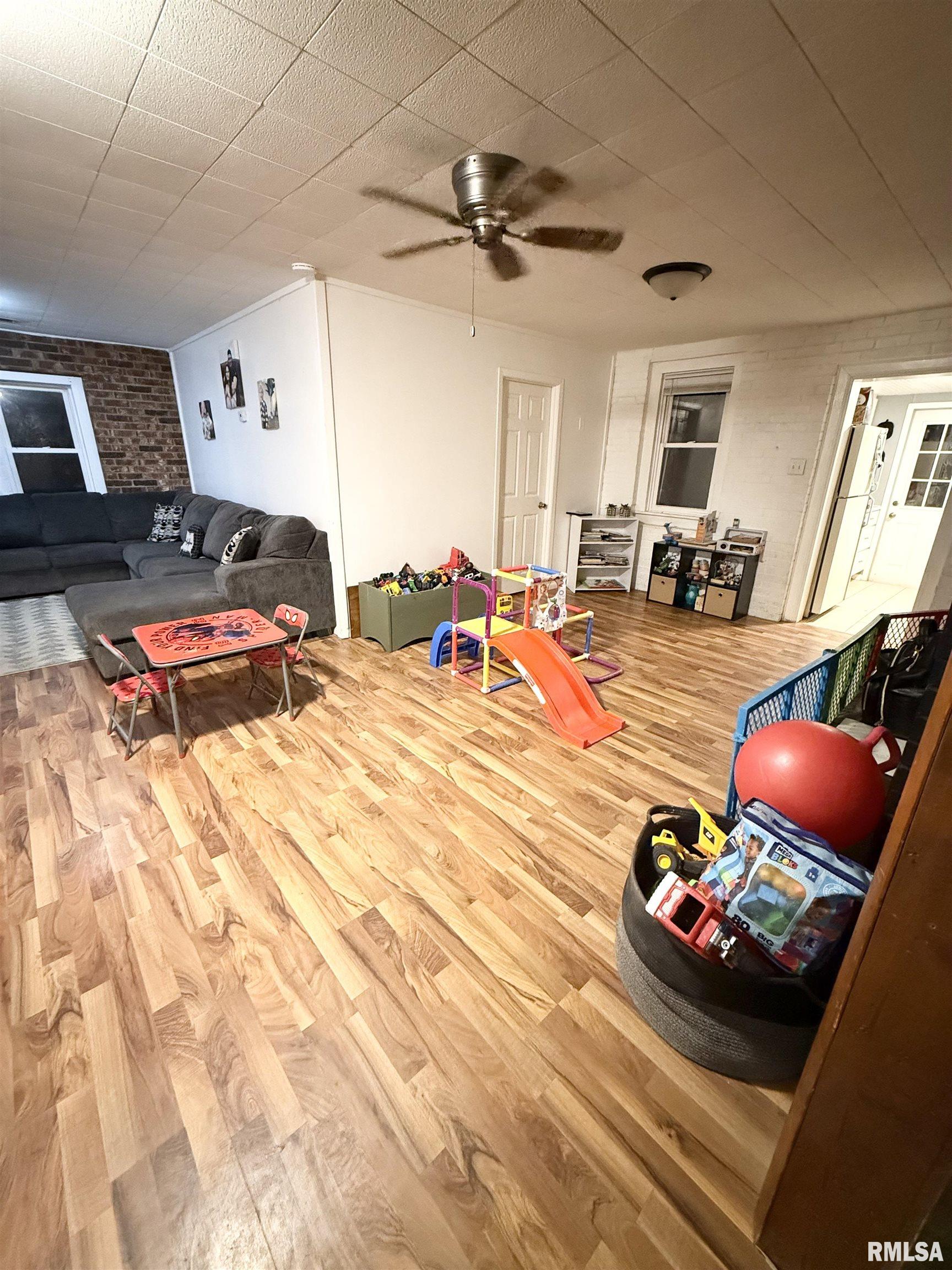 303 Orr Avenue, Pekin, Illinois image 7