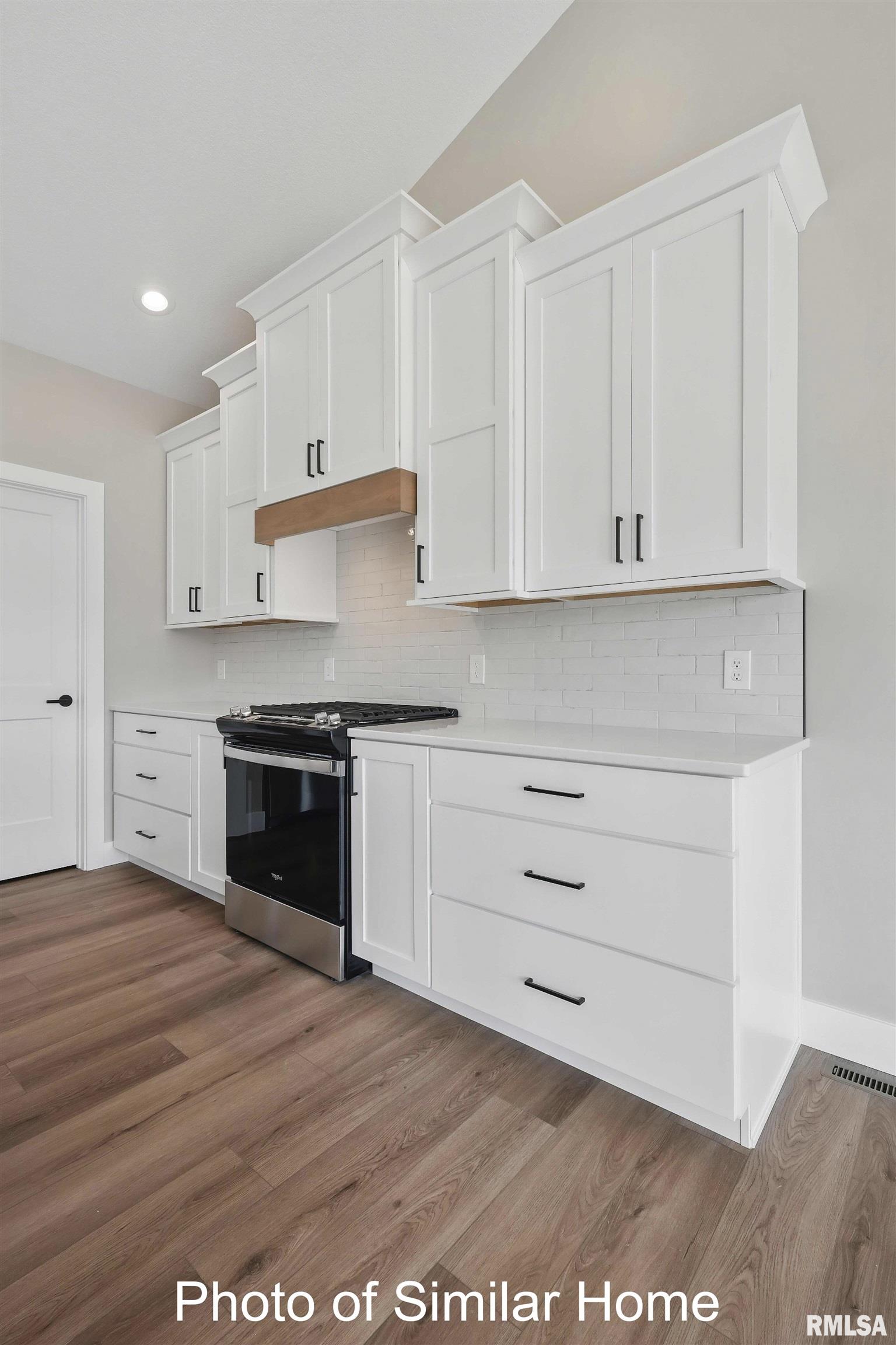 7116 Spring Creek Drive, Bettendorf, Iowa image 13