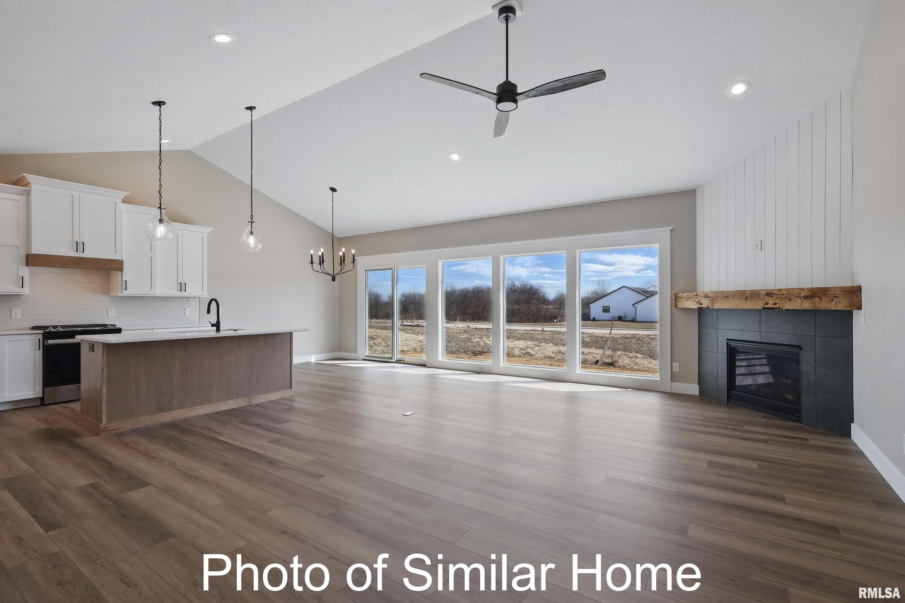 7116 Spring Creek Drive, Bettendorf, Iowa image 3
