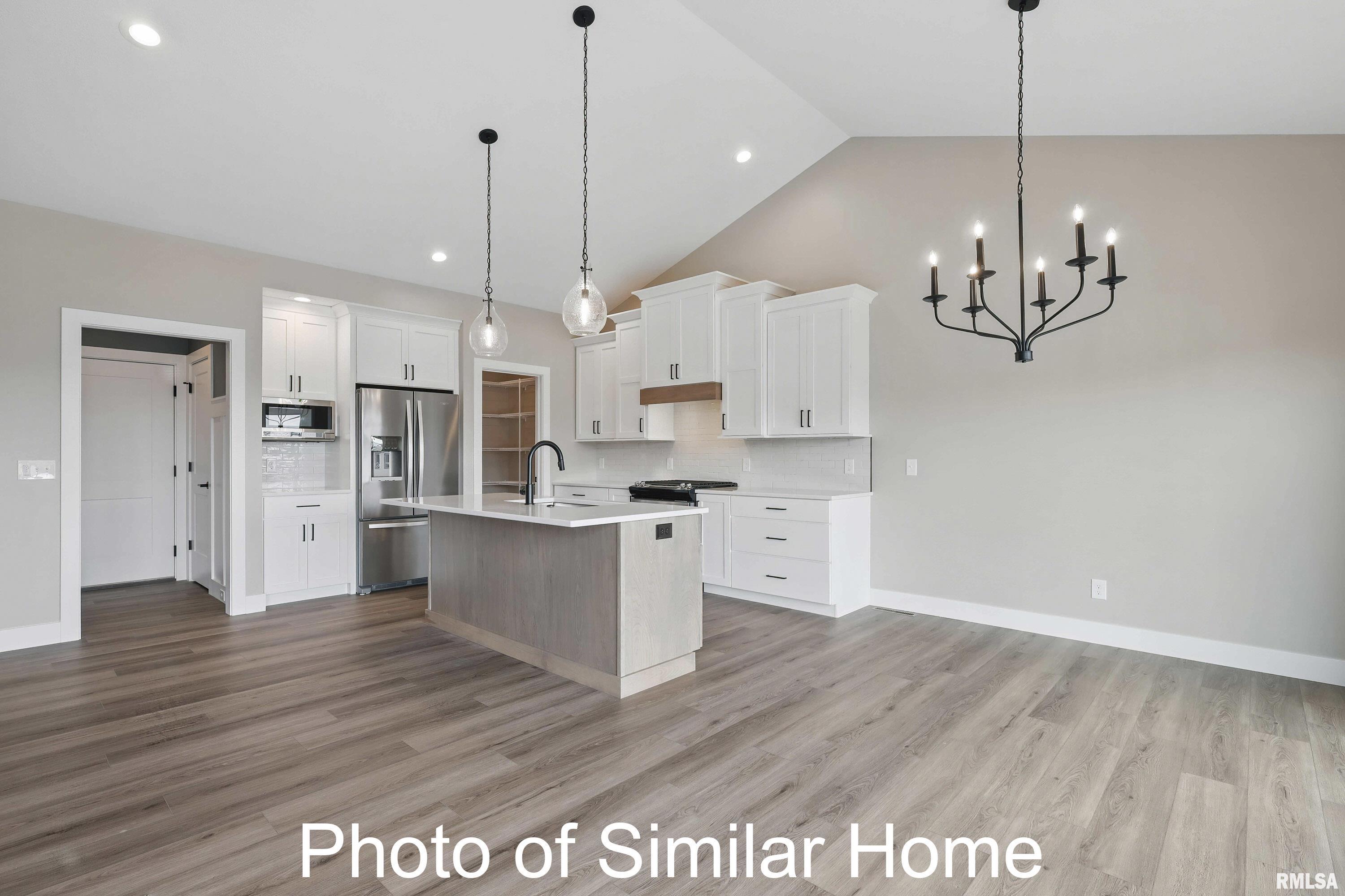 7116 Spring Creek Drive, Bettendorf, Iowa image 7
