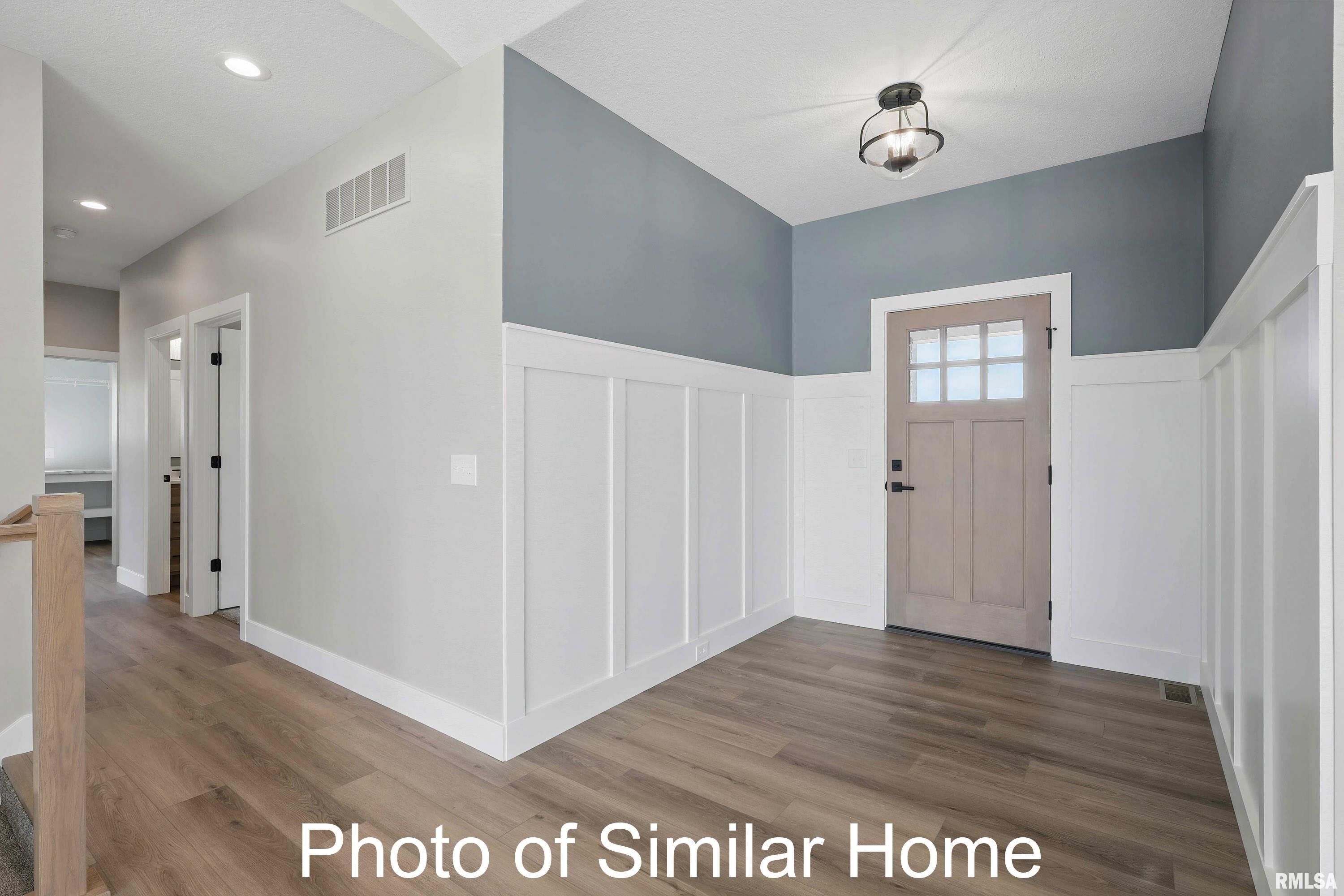 7116 Spring Creek Drive, Bettendorf, Iowa image 2