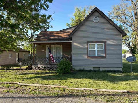 Photo of 846 W RAILROAD Street, Jacksonville, IL 62650 (MLS # CA1043333)