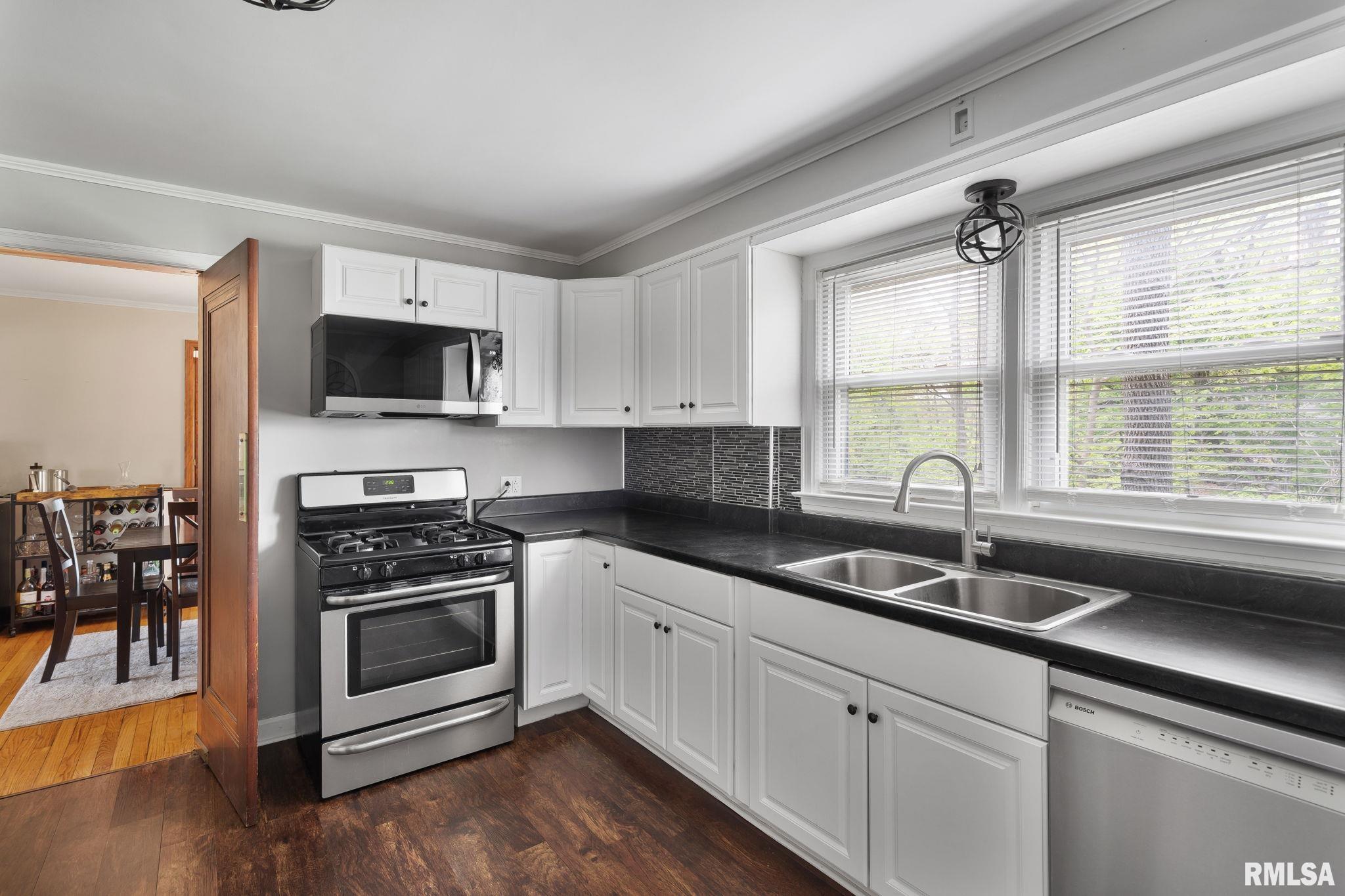2323 16th Avenue, Moline, Illinois image 10