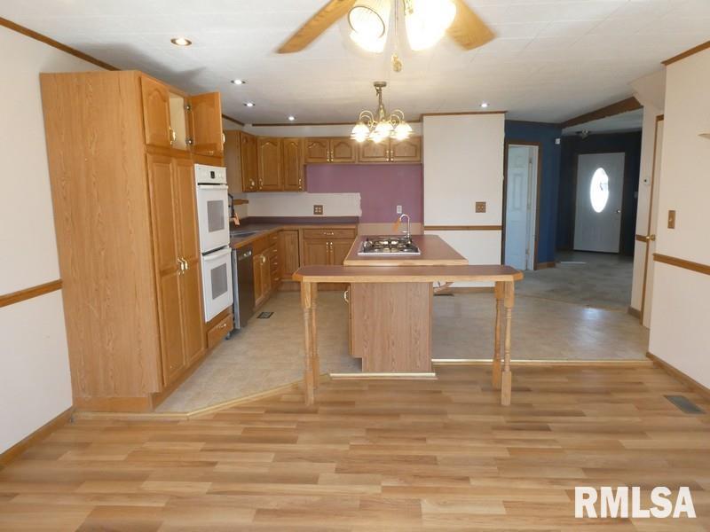 422 N Logan Street, Mason City, Illinois image 4