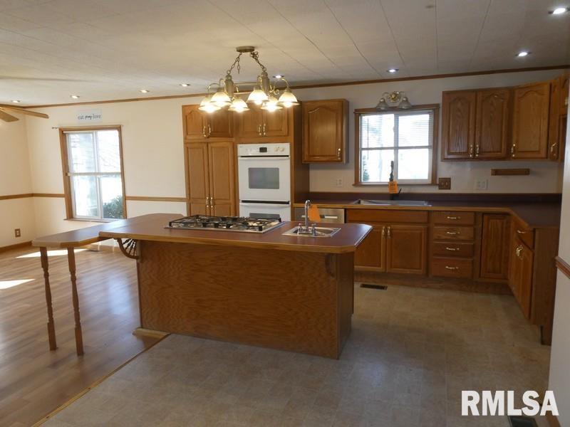 422 N Logan Street, Mason City, Illinois image 6
