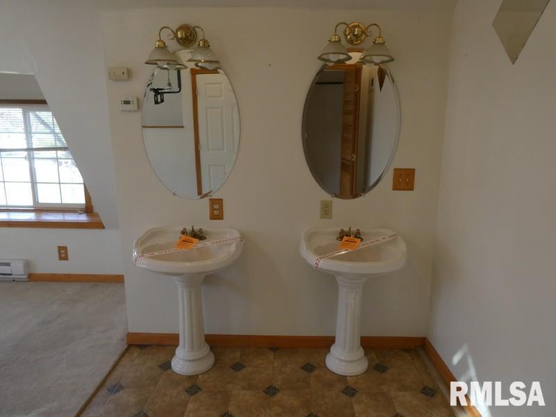 422 N Logan Street, Mason City, Illinois image 20