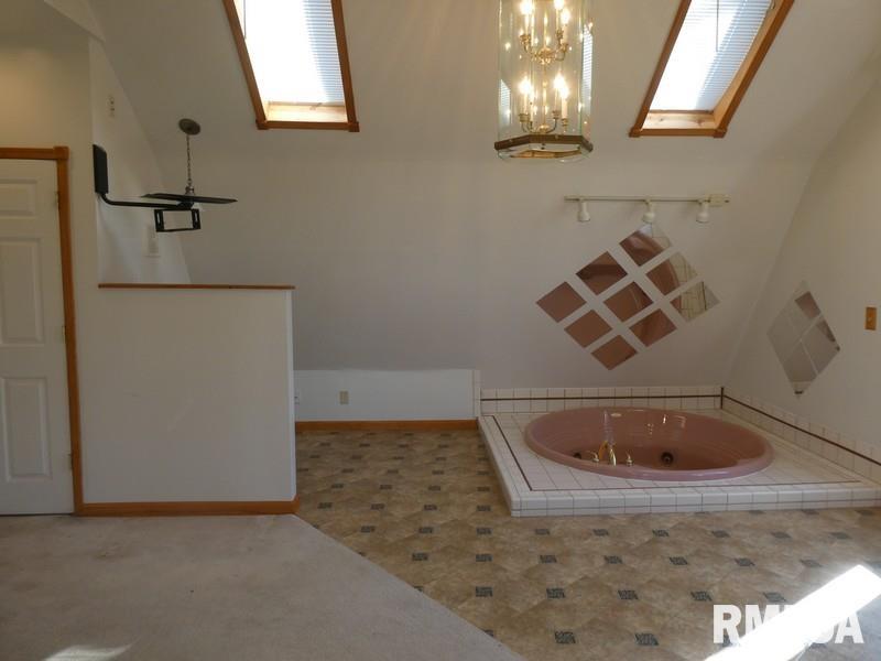 422 N Logan Street, Mason City, Illinois image 21